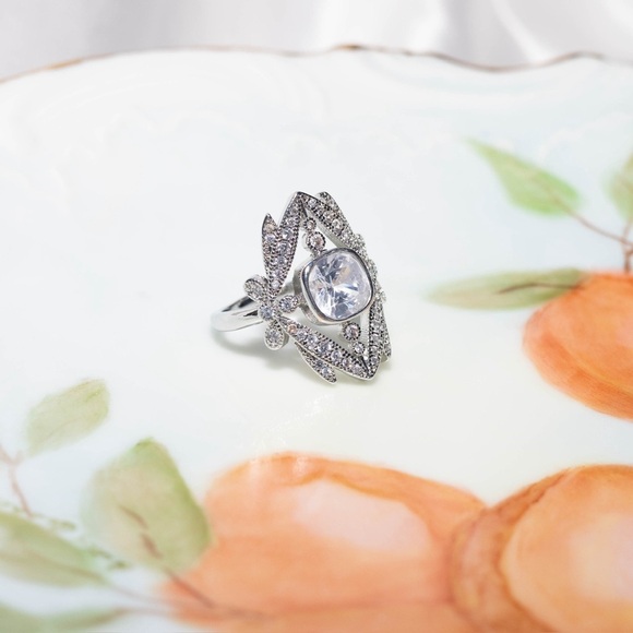 ✨Anthropologie Victoria Dragonflies Ring - Picture 5 of 8